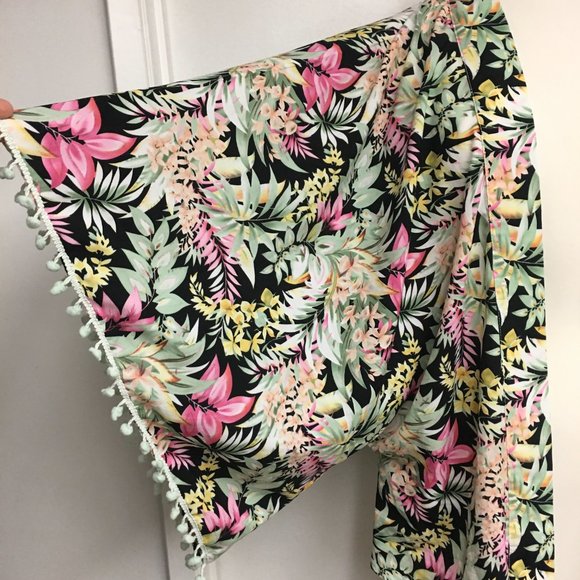 Reverse Floral Cardigan with Wide Sleeves and Poms - Picture 5 of 7